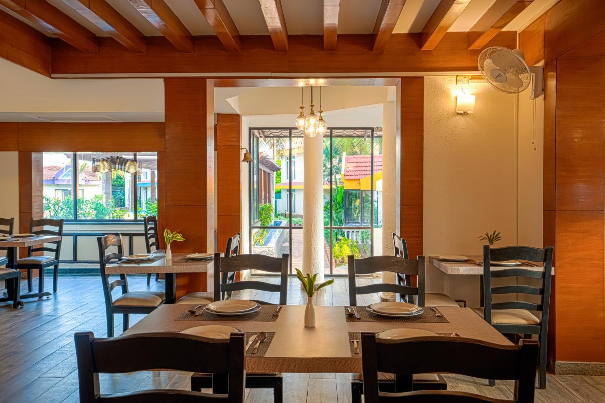 Country Inn Goa Varca Beach - 2 Minutes Walk To The Beach Kültér fotó